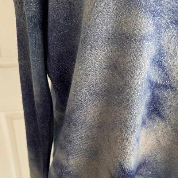 Cashmere Elegant Navy Tie-Dye Long Sleeve Top - Picture 3 of 12